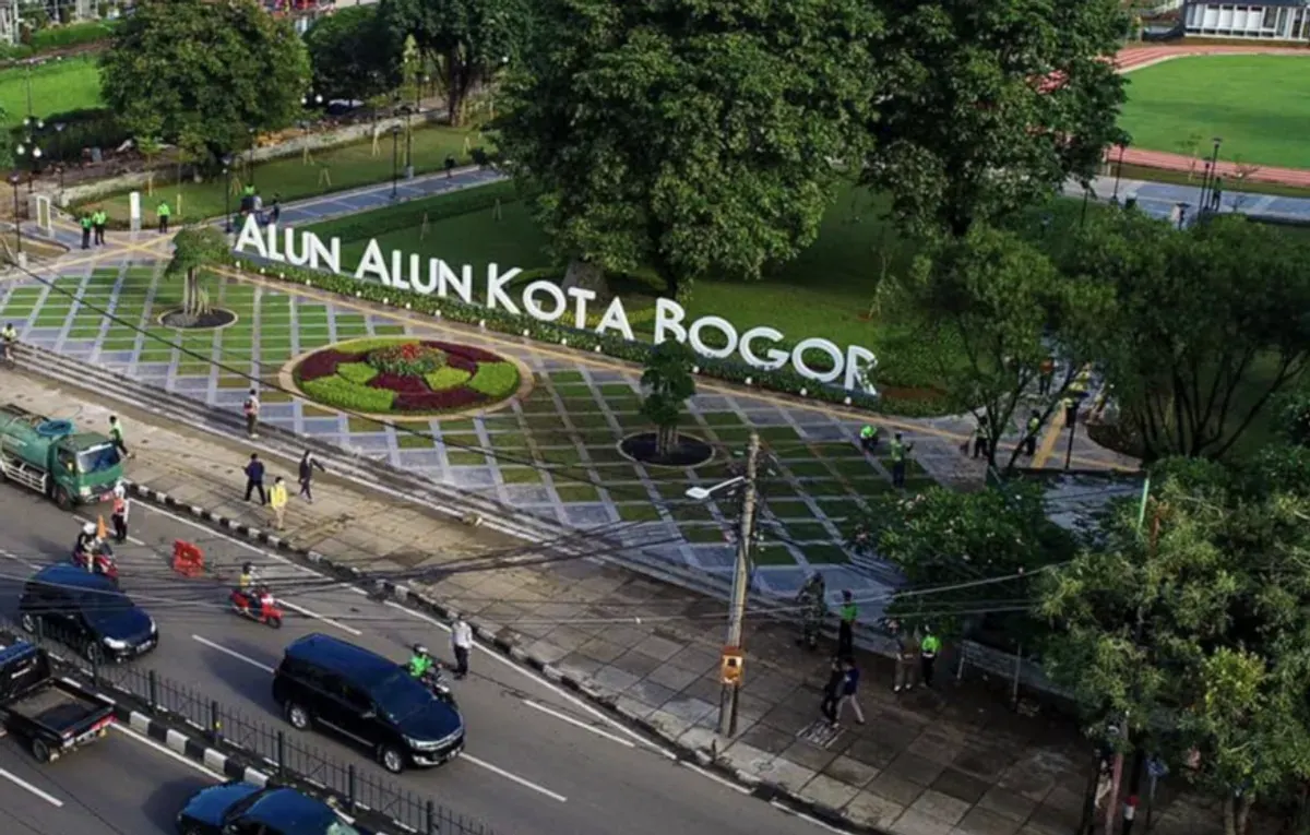 Ilustrasi alun-alun Kota Bogor yang dapat dijelajahi dengan berjalan kaki dari Stasiun Bogor. (Sumber: pemkotbogor)