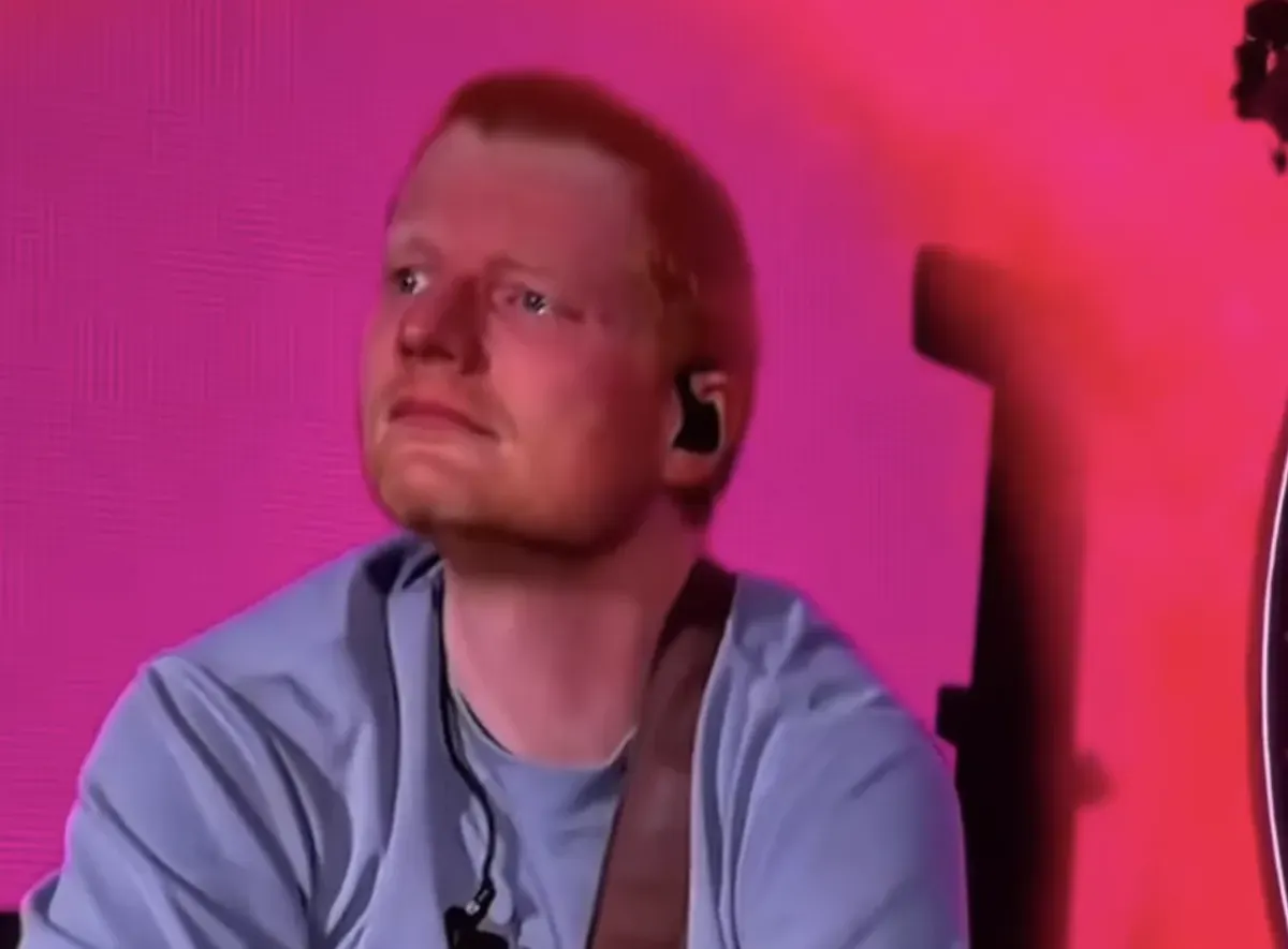 Ed Sheeran tampil emosional dalam konser Loop Tour di Philadelphia, Amerika Serikat, di tengah kontroversi yang melibatkan Macklemore dan sejumlah musisi pendukung. (Sumber: Instagram)