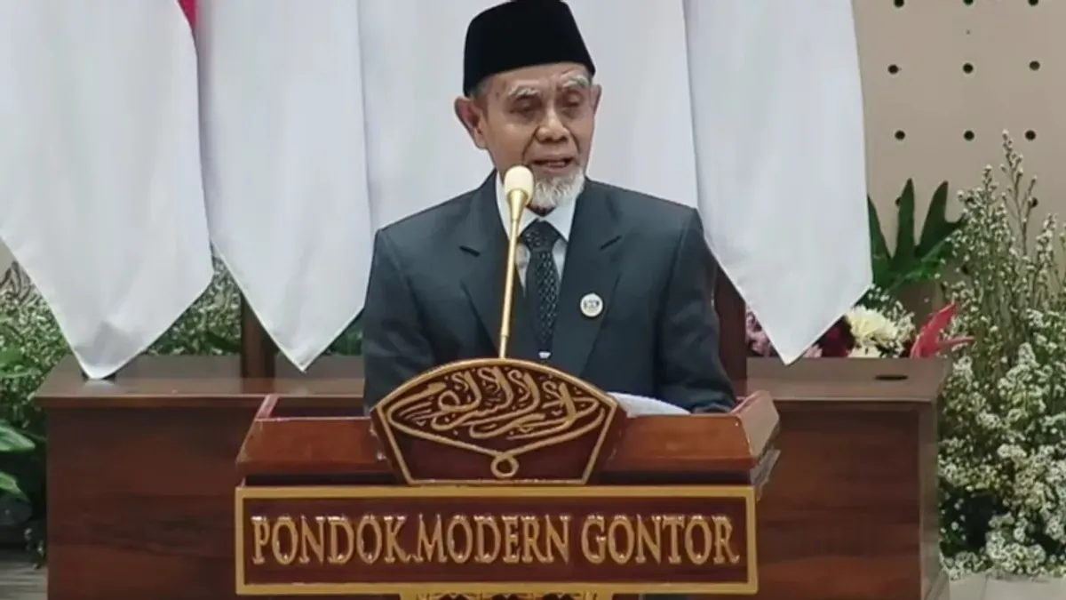 Profil KH Hasan Abdullah Sahal, pimpinan Ponpes Gontor yang sampaikan sindiran 'cari muka' saat pidato di hadapan Prabowo Subianto. (Sumber: YouTube/Gontortv)