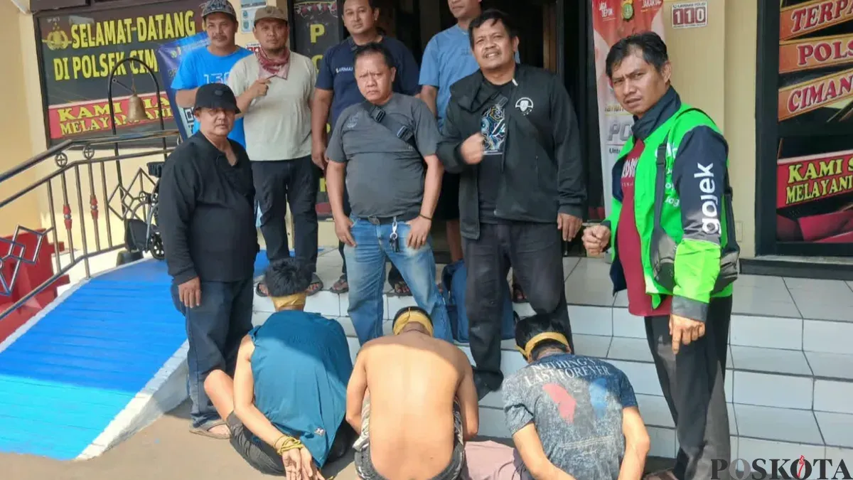 Polisi menangkap ketiga pelaku curanmor menggunakan kunci palsu modifikasi. (Sumber: Pos Kota/ Angga)