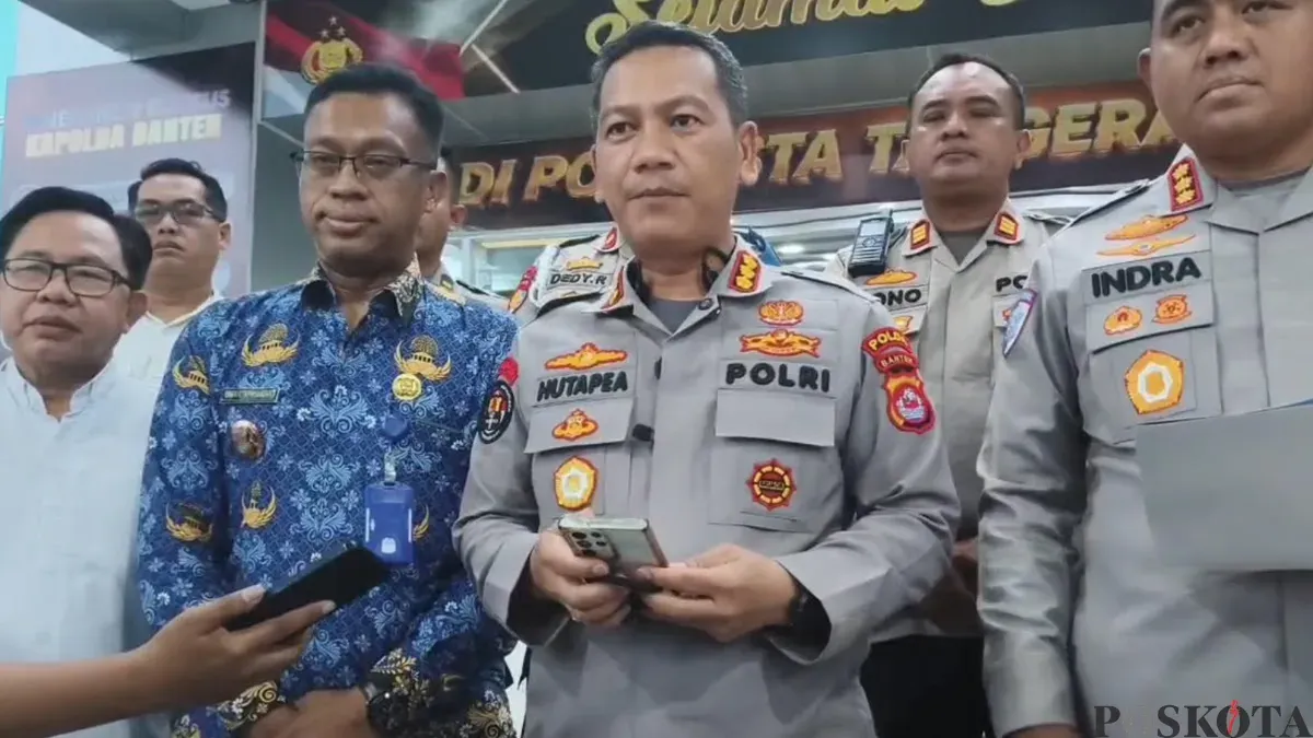Kabid Humas Polda Banten Kombes Pol Maruli Hutapea saat memberikan keterangan usai melakukan koordinasi depan pihak-pihak tertentu. (Sumber: Pos Kota/ Veronica)
