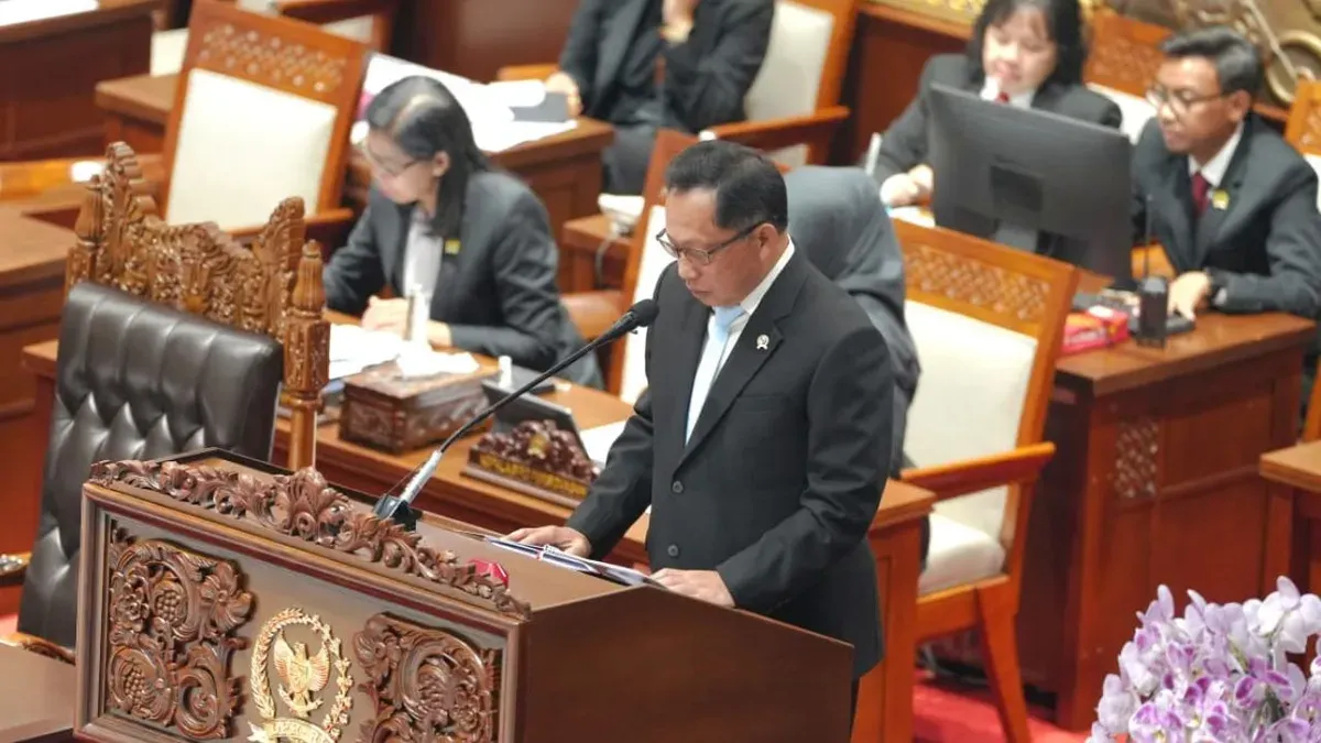 Mendagri Tito Karnavian dalam Rapat Paripurna RUU Kabupaten/Kota di tiga provinsi Kalimantan menjadi Undang-Undang, Selasa, 22 September 2026. (Sumber: Dok. Kemendagri)