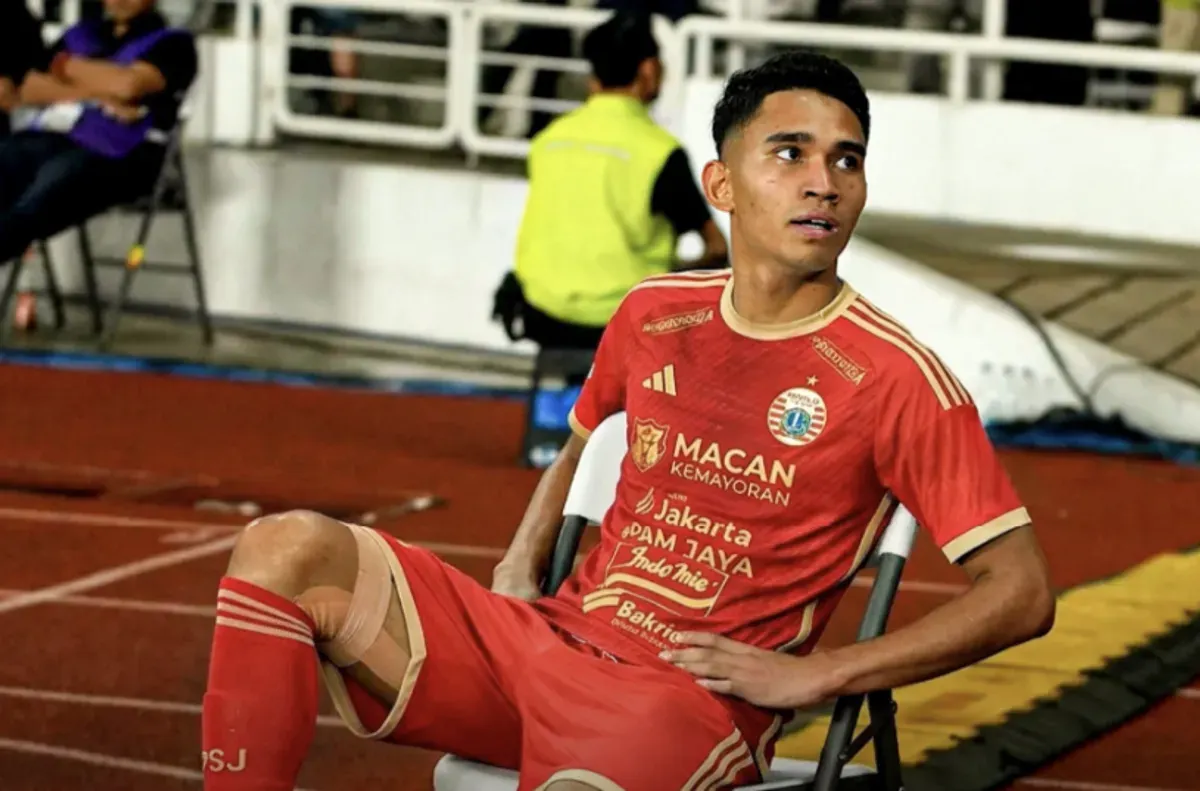Marselino Ferdinan resmi bergabung dengan Persija Jakarta pada hari terakhir bursa transfer Super League 2026/2027 dan dikontrak hingga 2028. (Sumber: Instagram/@pengamatsepakbola)