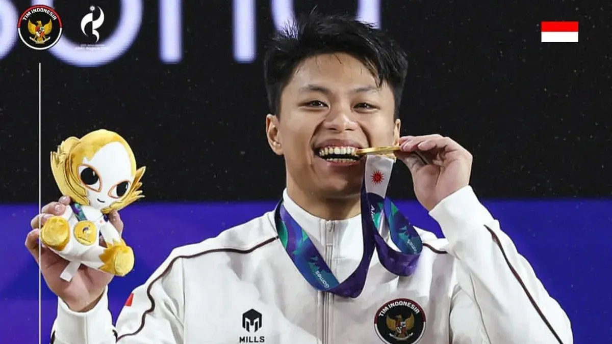 Atlet angkat besi Rahmat Erwin Abdullah berhasil menambah perolehan medali emas bagi Indonesia di Asian Games 2026. (Sumber: Instagram/@timindonesiaofficial)