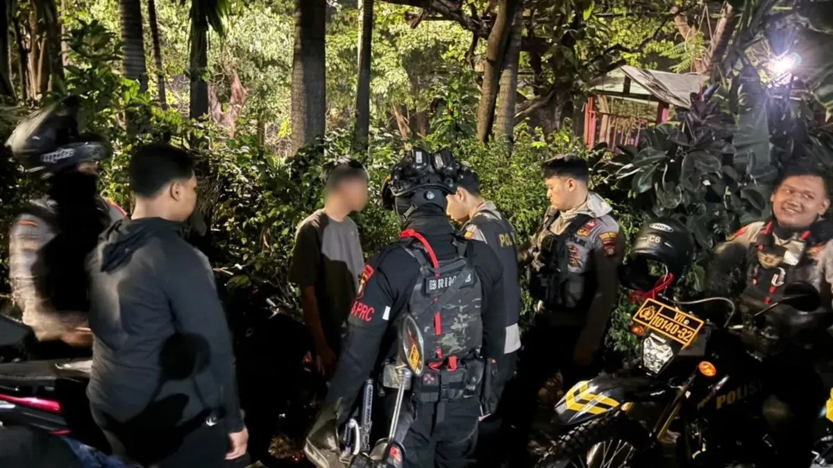 Polisi membubarkan aktivitas diduga hendak melakukan balap liar di Jakarta Timur, Minggu, 27 September 2026. (Sumber: Dok. Istimewa)