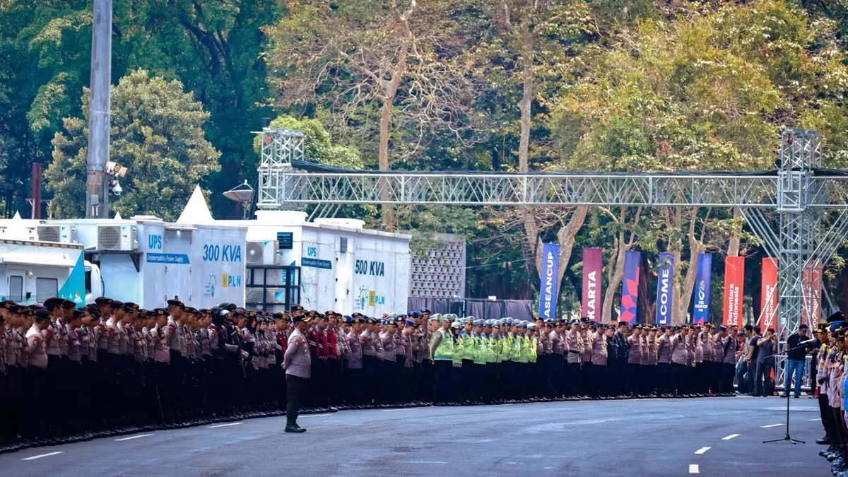 Polda Metro Jaya mengerahkan sebanyak 2.373 personel untuk mengamankan laga lanjutan FIFA ASEAN Cup 2026 antara tim nasional Indonesia VS Malaysia di Stadion Utama Gelora Bung Karno (SUGBK). (Sumber: Polda Metro Jaya)