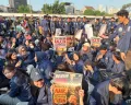 Mahasiswa dari sejumlah Universitas di Jakarta berunjuk rasa di depan Gedung DPR/MPR RI, Jakarta Pusat, untuk menyampaikan aspirasi terhadap situasi bangsa, Jumat, 19 Juni 2026. (Sumber: Poskota/ Pandi Ramedhan)