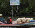 Nelayan bersiap menangkap ikan di perairan pesisir utara Kabupaten Bekasi. (Sumber: bekasikab.go.id)