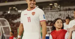 Potret striker Timnas Indonesia, Ragnar Oratmangoen yang menunjukkan kepedulian terhadap anak-anak di Gaza, Palestina. (Sumber: Instagram/@0ratmangoen.)