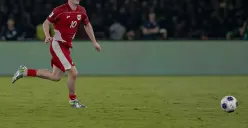 Pemain Timnas Indonesia, Ole Lennard Romenij (10) berupaya mengejar bola saat skuad Garuda melawan Bahrain, Selasa 15 Maret 2025. (Sumber: Poskota/Bilal Nugraha Ginanjar)