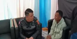 Seorang pemudik bernama M Fahruk, 30 tahun, ketinggalan bus yang ditumpanginya di rest area KM 130 Tol Cipali. (Sumber: Dok. Humas Polda Jawa Barat)
