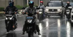 Hujan lebat di Jakarta diprediksi akan berlangsung selama beberapa hari ke depan. (Sumber: Poskota/Bilal Nugraha Ginanjar)