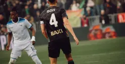 Potret kapten Timnas Indonesia Jay Idzes sedang merumput bersama klubnya Venezia. (Sumber: Instagram/jayidzes)
