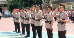Polda Banten menggelar serah terima jabatan bagi empat pejabat utama (PJU) di lingkungan Polda Banten pada Senin, 7 April 2025. (Sumber: Dok. Humas Polda Banten)