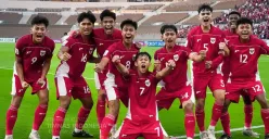 Potret pemain Timnas Indonesia U-17 setelah berhasil memenangkan pertandingan melawan Yaman U-17 di Piala Asia U-17 2025. (Sumber: X/@TimnasIndonesia)