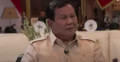 Presiden Prabowo Subianto saat diwawancarai oleh tujuh jurnalis senior di kediamannya di Hambalang, Bogor, membahas rencana dialog tertutup dengan kelompok pengkritik pemerintah. (Sumber: Dok/Narasi TV)