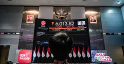 Layar digital menampilkan pergerakan Indeks Harga Saham Gabungan (IHSG) di Bursa Efek Indonesia (BEI), Jakarta, Selasa, 8 April 2025. (Sumber: Poskota/Bilal Nugraha Ginanjar)