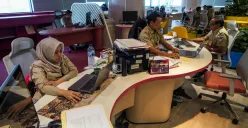 Gubernur Jakarta Pramono Anung menyebut sebanyak 2,37 persen ASN DKI Jakarta tidak hadir pada hari pertama kerja usai Idul Fitri 1446 Hijriah karena masih WFA (Work Form Anywhere) sampai Rabu, 9 April 2025. (Sumber: Poskota/Bilal Nugraha Ginanjar)
