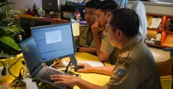 Sejumlah Aparatur Sipil Negara (ASN) Pemprov Jakarta mulai bekerja di Gedung Balaikota Jakarta, Selasa, 8 April 2025. (Sumber: Poskota/Bilal Nugraha Ginanjar)