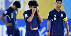 Skuad Thailand U-17 terlihat terpukul usai kekalahan dari Arab Saudi. (Sumber: Changsuek)