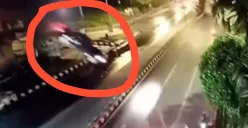 Rekaman detik-detik Mobil BMW terjun bebas dari Tol Krian-Gresik (Sumber: Tangkapan Layar Instagram @gas24jam)