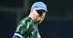 Potret pelatih Persib Bandung, Bojan Hodak yang tetap optimis meski kehilangan banyak pemain jelang laga melawan Borneo FC. (Sumber: Persib)