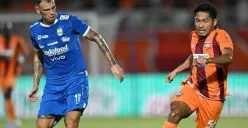 Persib Bandung di puncak klasemen Liga 1 dengan 58 poin. Bagaimana peluang mereka di 6 laga tersisa? Simak jadwal dan prediksinya di sini. (Sumber: Instagram/@borneofc)
