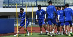 Febri Hariyadi kembali berlatih dengan skuad Persib Bandung, pasca pulih dari cedera. (Foto: persib.co.id)