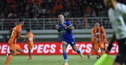 Selebrasi Tyronne del Pino usai mencetak gol ke gawang Borneo FC. (Sumber: persib.co.id)