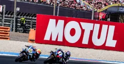 Andrea Locatelli juara race 2 WSBK Belanda 2025, sementara Nicolo Bulega gagal finish. (Sumber: Instagram @worldsbk)