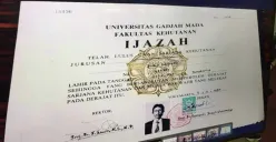 Isu mengenai keaslian ijazah Presiden Joko Widodo kembali mencuat ke publik. Meski telah dibantah berulang kali oleh pihak Universitas Gadjah Mada (UGM), tudingan ini tetap digulirkan sejumlah oknum.