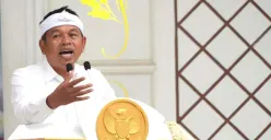 Potret Gubernur Jawa Barat, Dedi Mulyadi yang keluarkan surat edaran larangan pungutan di jalan raya. (Sumber: jabarprov.go.id)