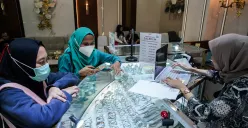 Harga emas perhiasan hari ini, Minggu 7 Desember 2025. (Sumber: Poskota/Bilal Nugraha Ginanjar)