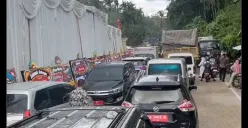 Viral pesta pernikahan anak gubernur Sumbar bikin jalan lintas Sumatera macet. (Sumber: Tangkapan layar)