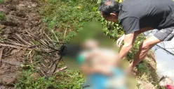 Warga Desa Karyawangi, Kecamatan Pulosari, Pandeglang, mengevakuasi jenazah penggembala kerbau di Kecamatan Pulosari, Pandeglang. (Sumber: Dok. Warga)