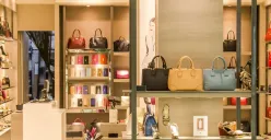 Fakta fenomena produk luxury brand yang dibuat di China. (Sumber: Canva)