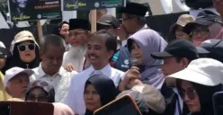 Dokter Tifa melakukan orasi untuk menuntut keabsahan ijazah Jokowi. (Sumber: YouTube/DRTF Channel)