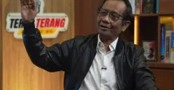 Mantan Menkopolhukam, Mahfud MD menanggapi isu keputusan Jokowi selama jadi Presiden batal jika terbukti memiliki ijazah palsu. (Sumber: Tangkap layar YouTube/Mahfud MD Official)