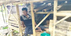 Ahmad Jabidi, warga Kampung Salabentar, Kelurahan Cilaja, Kecamatan Majasari, Kabupaten Pandeglang, tinggal di gubuk reyot. (Sumber: Dok. Warga)