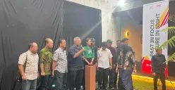 Wali Kota Bandung, Muhammad Farhan meresmikan logo Asia Afrika Youth Forum 2025. (Sumber: Dok. Pemkot Bandung)