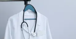 Ilustrasi. Wamenkes Dante Saksono Harbuwono mengegaskan bahwa pelecehan yang dilakukan oknum dokter di Malang telah mencederai sumpah dokter. (Sumber: Freepik/atlascompany)