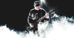 Potret gitaris Seringai, Ricky Siahaan. (Sumber: Instagram/@seringai_official)