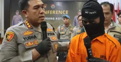 Kapolresta Serang Kota Kombes Yudha Satria saat meminta keterangan pada Mulyana, pelaku pembunuhan disertai mutilasi. (Sumber: Dok. Humas Polresta Serang Kota)