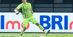 Kiper Persib, Kevin Ray Mendoza yang dirumorkan dibidik klub asal Liga Thailand Chonburi. (Sumber: Poskota/Ade Mamad)