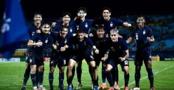 Pemain Timnas Thailand, Nicholas Mickelson (nomor 12). (Sumber: Asenutdfc.com)