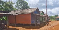 Warga korban banjir saat berada di hunian sementara di Kampung Cigobang, Desa Banjarsari, Kecamatan Lebak Gedong, Kabupaten Lebak. (Sumber: Dok. Warga)