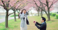 Potret Luna Maya saat dilamar oleh Maxime Bouttier. (Sumber: Instagram/@lunamaya)