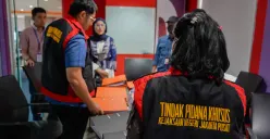 Kejari Jakarta Pusat menggeledah beberapa lokasi terkait kasus dugaan korupsi Pengadaan Barang/Jasa dan Pengelolaan Pusat Data Nasional Sementara (PDNS) Kominfo Tahun 2020-2024, pada Kamis, 24 April 2025. (Sumber: Dok. Kejari Jakpus)