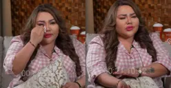 Tangis Lisa Mariana pecah saat menceritakan momentum melahirkan sang anak yang disebut-sebut darah daging Ridwan Kamil. (Sumber: Tangkap layar YouTube/Richard Lee)