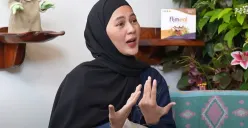 Paula Verhoeven buka suara dan menyampaikan permintaan maaf ditengah isu perselingkuhannya dengan Nico Surya. (Sumber: YouTube/Curhat Bang Denny Sumargo)